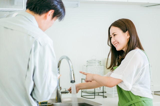 キッチンの急な水漏れ原因とすぐ試せる簡単対処法