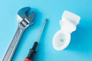 トイレの水漏れ修理費用は？原因別の相場と対処法