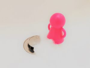排水溝にゴミを流してしまった時の正しい対処法と注意点