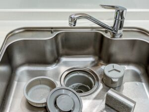 排水溝のつまりを家庭で解消！プロ直伝の掃除術